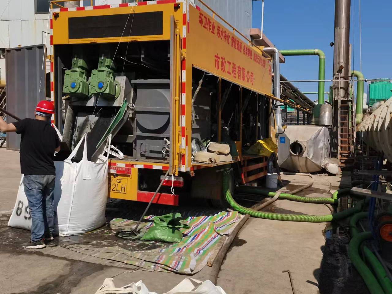 额济纳淤泥压干处理