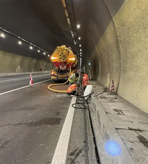 额济纳隧道排水渠清淤